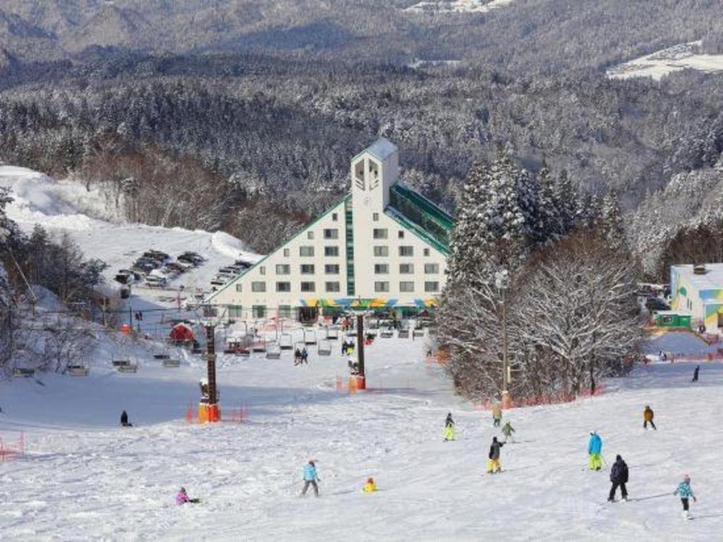 鷲ヶ岳高原ホテル レインボー 郡上市 エクステリア 写真